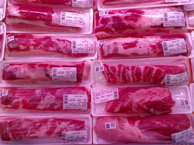 Lương vừa tăng, giá thực phẩm cũng tăng chóng mặt. Ảnh: Thuận Hải Lương vừa tăng, giá thực phẩm cũng tăng chóng mặt. Ảnh: Thuận Hải