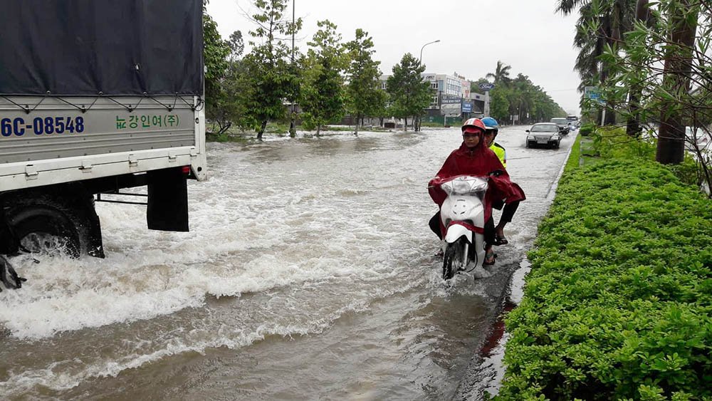 Dự báo thời tiết mưa lớn ở Bắc Bộ, Bắc Trung Bộ sẽ kéo dài đến đầu tháng 8.