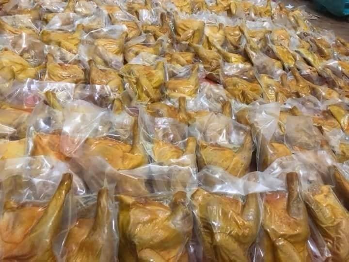 Loại gà lạ đang được bán la liệt trên thị trường với giá khá rẻ. Loại gà lạ đang được bán la liệt trên thị trường với giá khá rẻ.