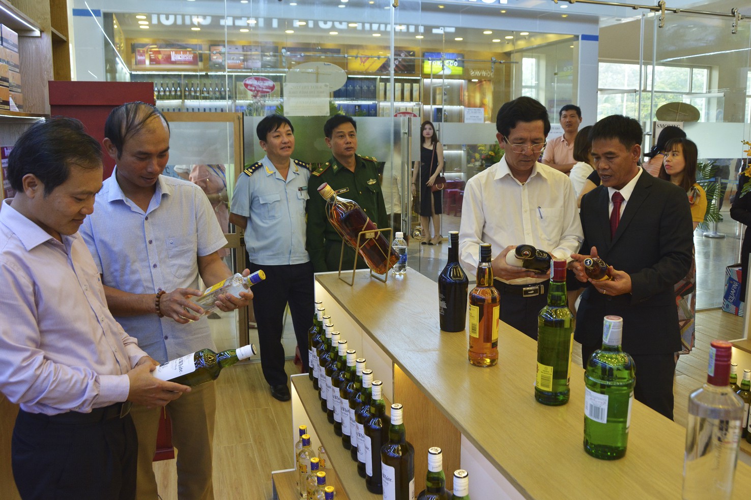 Phiên chợ nông sản tại Cửa khẩu Quốc tế Lệ Thanh: Hứa hẹn hấp dẫn - Ảnh 1. Phiên chợ nông sản tại Cửa khẩu Quốc tế Lệ Thanh: Hứa hẹn hấp dẫn - Ảnh 1.