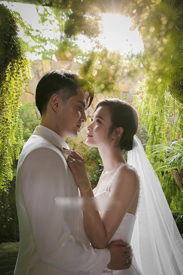 Đông Nhi xinh đẹp, tình tứ bên Ông Cao Thắng trong loạt ảnh cưới đẹp "lịm tim" - Ảnh 1. Đông Nhi xinh đẹp, tình tứ bên Ông Cao Thắng trong loạt ảnh cưới đẹp "lịm tim" - Ảnh 1.