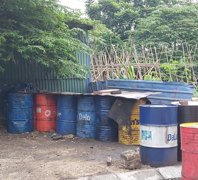 Cận cảnh làng thu gom dầu nhớt thải lớn nhất miền Bắc - Ảnh 8.