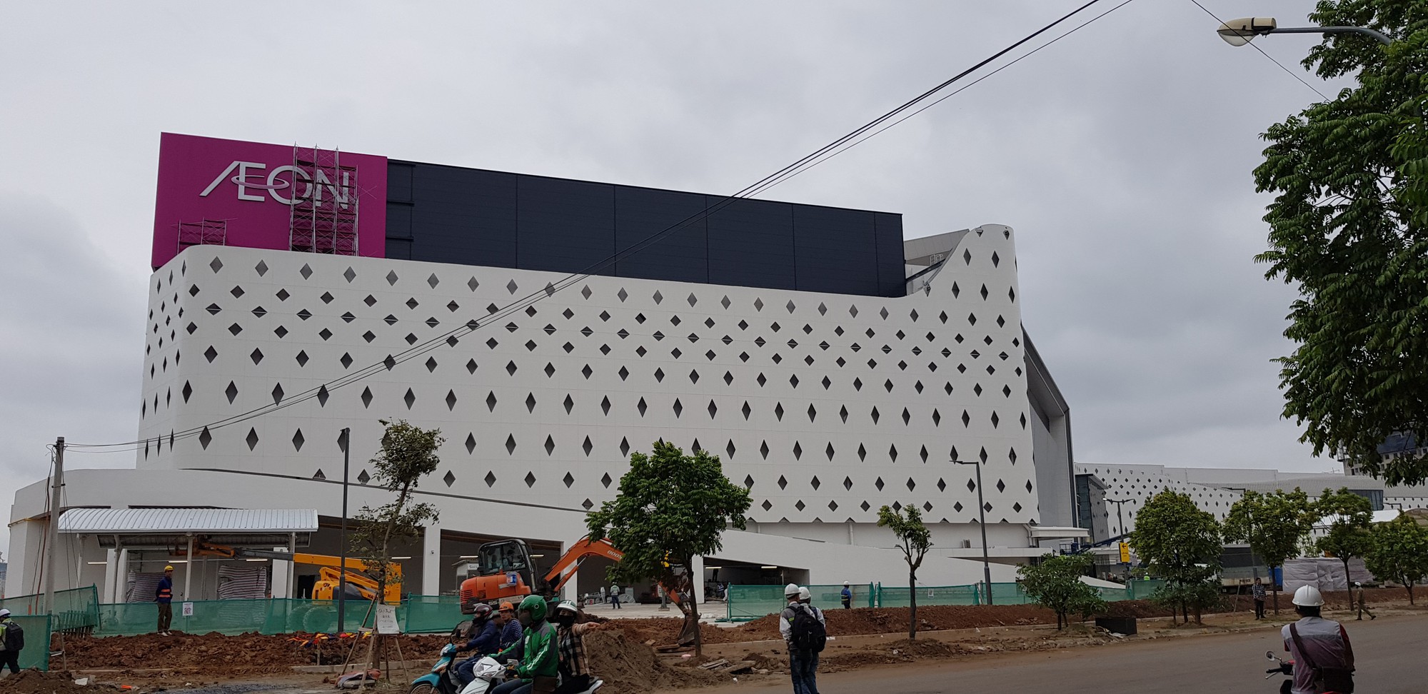Cận cảnh trung tâm thương mại AEON Mall Hà Đông sắp đi vào hoạt động - Ảnh 2. Cận cảnh trung tâm thương mại AEON Mall Hà Đông sắp đi vào hoạt động - Ảnh 2.