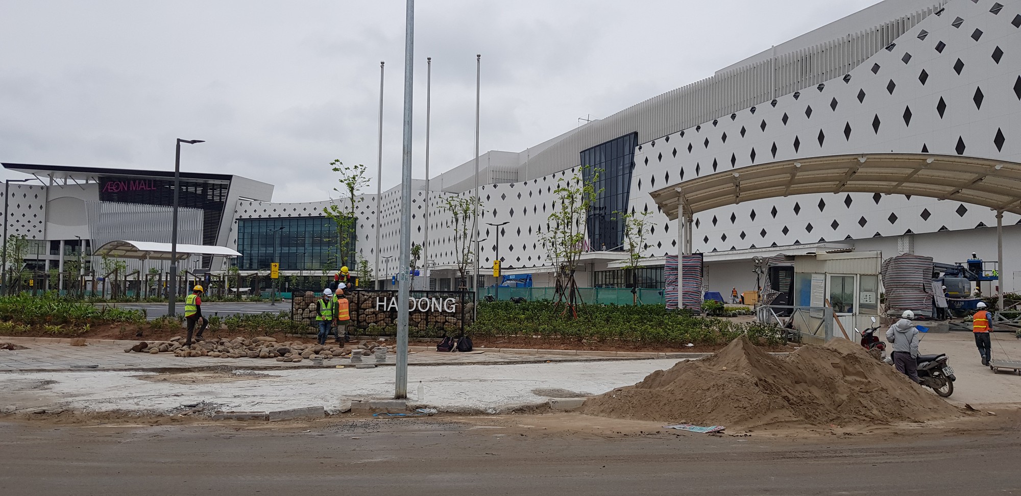 Cận cảnh trung tâm thương mại AEON Mall Hà Đông sắp đi vào hoạt động - Ảnh 1. Cận cảnh trung tâm thương mại AEON Mall Hà Đông sắp đi vào hoạt động - Ảnh 1.