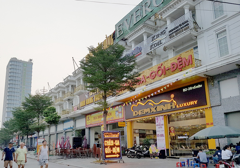 Kinh doanh ế ẩm, giá shophouse vẫn ngất ngưởng - Ảnh 1. Kinh doanh ế ẩm, giá shophouse vẫn ngất ngưởng - Ảnh 1.