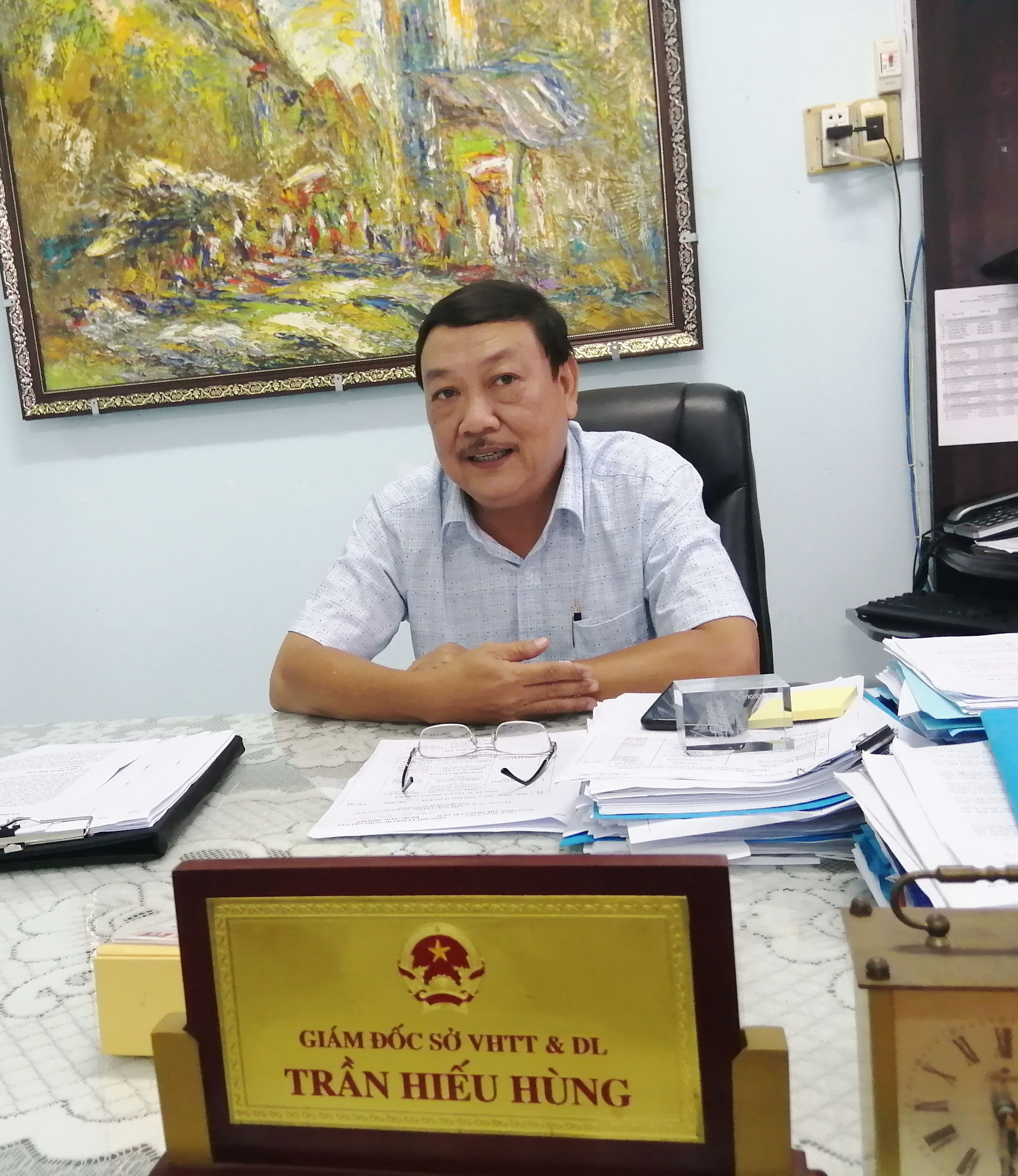 Du khách chụp hình phản cảm ở Cột mốc tọa độ Quốc gia: Không xử phạt được? - Ảnh 1. Du khách chụp hình phản cảm ở Cột mốc tọa độ Quốc gia: Không xử phạt được? - Ảnh 1.