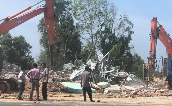 Phú Quốc cưỡng chế tháo dỡ công trình không phép, thu hồi gần 2.000 m2 đất - Ảnh 2. Phú Quốc cưỡng chế tháo dỡ công trình không phép, thu hồi gần 2.000 m2 đất - Ảnh 2.