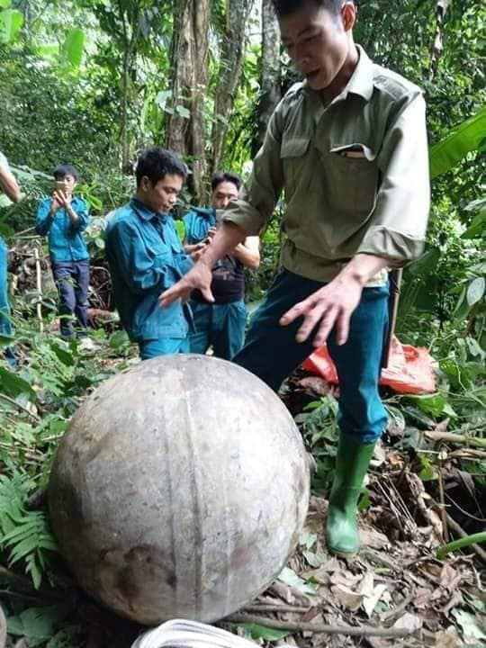 Tuyên Quang: Phát hiện vật thể lạ rơi từ trên không xuống mặt đất - Ảnh 1.