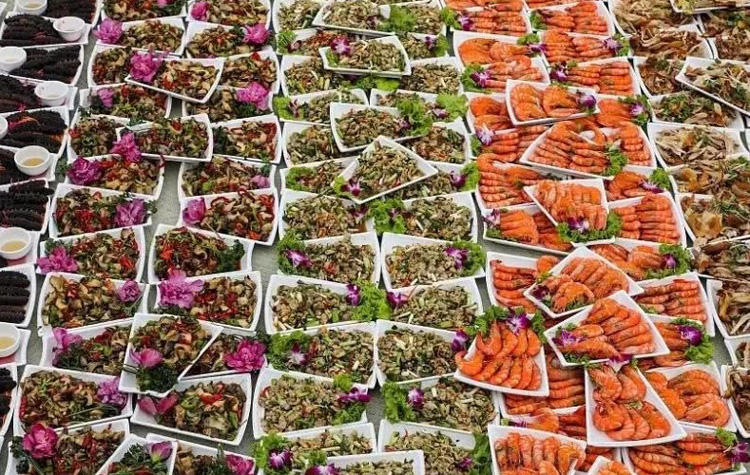 Đám cưới nông thôn "linh đình", đãi mỗi khách một con cua biển - Ảnh 3. Đám cưới nông thôn "linh đình", đãi mỗi khách một con cua biển - Ảnh 3.