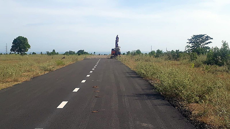 Đường bê tông nhựa 'bỗng dưng mọc' trên đất nông nghiệp - Ảnh 1. Đường bê tông nhựa 'bỗng dưng mọc' trên đất nông nghiệp - Ảnh 1.