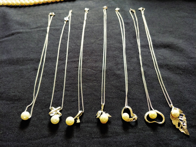 Sản phẩm ngọc trai nước ngọt của anh Cầu đã được nhiều bạn hàng quốc tế đặt hàng. Sản phẩm ngọc trai nước ngọt của anh Cầu đã được nhiều bạn hàng quốc tế đặt hàng.