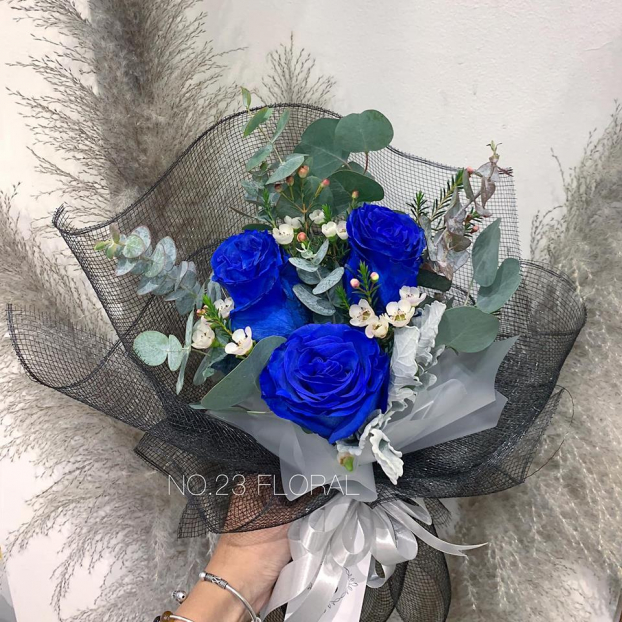 Bó càng ít cành thì giá càng rẻ hơn. Tuy nhiên vẫn có nhiều người chi mạnh tay cho những bó hoa hồng đắt giá như này. Bó càng ít cành thì giá càng rẻ hơn. Tuy nhiên vẫn có nhiều người chi mạnh tay cho những bó hoa hồng đắt giá như này.