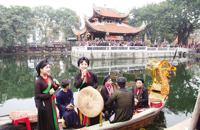 Đến Hội Lim, du khách sẽ được đắm mình trong không gian quan họ.