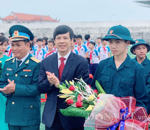 tan binh thanh hoa xuc dong, bin rin chia tay nguoi than hinh anh 2