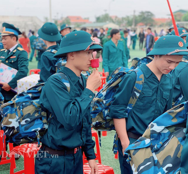 tan binh thanh hoa xuc dong, bin rin chia tay nguoi than hinh anh 4