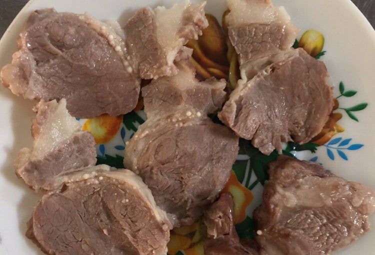 Hình ảnh thịt lợn nổi hạch như hạt gạo được phụ huynh lan truyền. Ảnh: PHCC Hình ảnh thịt lợn nổi hạch như hạt gạo được phụ huynh lan truyền. Ảnh: PHCC