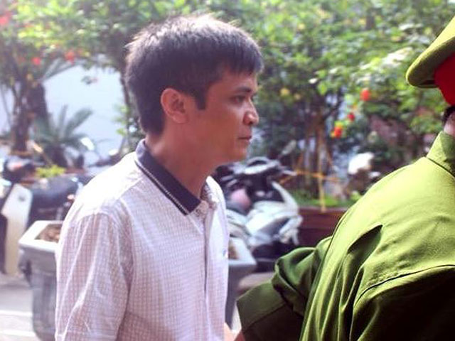 Thầy giáo dâm ô hàng loạt nữ sinh ở Hoài Đức nhận án 6 năm tù. Thầy giáo dâm ô hàng loạt nữ sinh ở Hoài Đức nhận án 6 năm tù.