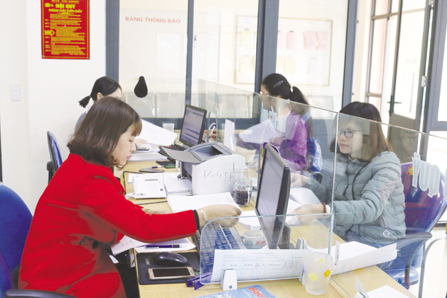 BHXH tỉnh Sơn La tăng cường công tác cải cách thủ tục hành chính để nâng cao chất lượng phục vụ người dân và doanh nghiệp. BHXH tỉnh Sơn La tăng cường công tác cải cách thủ tục hành chính để nâng cao chất lượng phục vụ người dân và doanh nghiệp.