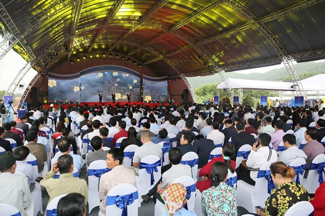 Lễ khởi công dự án cao tốc Vân Đồn - Móng Cái. Lễ khởi công dự án cao tốc Vân Đồn - Móng Cái.