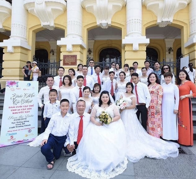 thap sang, lan toa yeu thuong tu dam cuoi 65 cap doi khuyet tat hinh anh 1