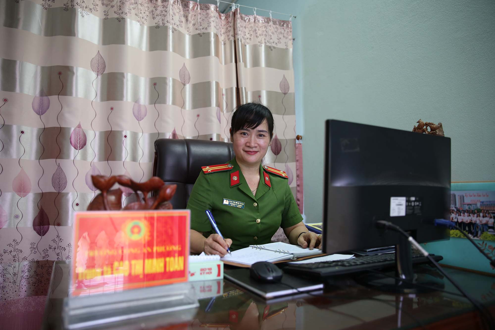 Trung tá Cao Thị Minh Toàn là nữ cán bộ công an Trung tá Cao Thị Minh Toàn là nữ cán bộ công an