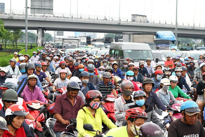 Bộ Giao thông vận tải cho rằng cần có các giải pháp hỗ trợ nhằm giảm tác động bất lợi đối với người dân khi cấm xe máy vào trung tâm thành phố (Ảnh minh họa) Bộ Giao thông vận tải cho rằng cần có các giải pháp hỗ trợ nhằm giảm tác động bất lợi đối với người dân khi cấm xe máy vào trung tâm thành phố (Ảnh minh họa)