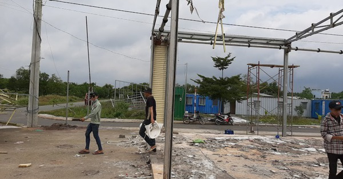 Nơi đây từng được xem là một văn phòng của Công ty Alibaba tại tỉnh Đồng Nai (ảnh chụp vào trưa 19/9)Ảnh: Xuân Hoàng Nơi đây từng được xem là một văn phòng của Công ty Alibaba tại tỉnh Đồng Nai (ảnh chụp vào trưa 19/9)Ảnh: Xuân Hoàng