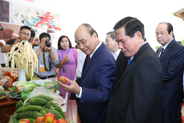 Trà Vinh trao quyết định chủ trương đầu tư, biên bản ghi nhớ cho 22 dự án gần 211.000 tỷ đồng - Ảnh 1. Trà Vinh trao quyết định chủ trương đầu tư, biên bản ghi nhớ cho 22 dự án gần 211.000 tỷ đồng - Ảnh 1.