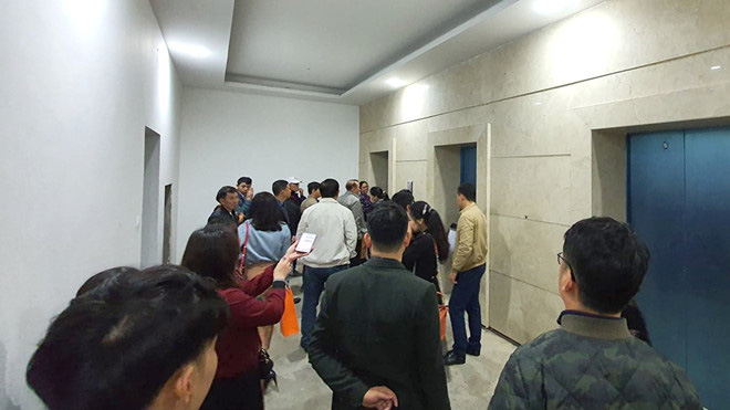 Người mua nhà 8B Lê Trực đòi nhà để kịp đón tết Canh Tý - Ảnh 1. Người mua nhà 8B Lê Trực đòi nhà để kịp đón tết Canh Tý - Ảnh 1.