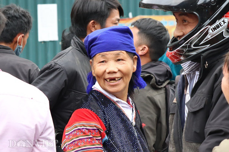 La liệt sâu dừa, rau đắng, nấm ngọc cẩu "tăng lực" ở chợ Tủa Chùa - Ảnh 10. La liệt sâu dừa, rau đắng, nấm ngọc cẩu "tăng lực" ở chợ Tủa Chùa - Ảnh 10.