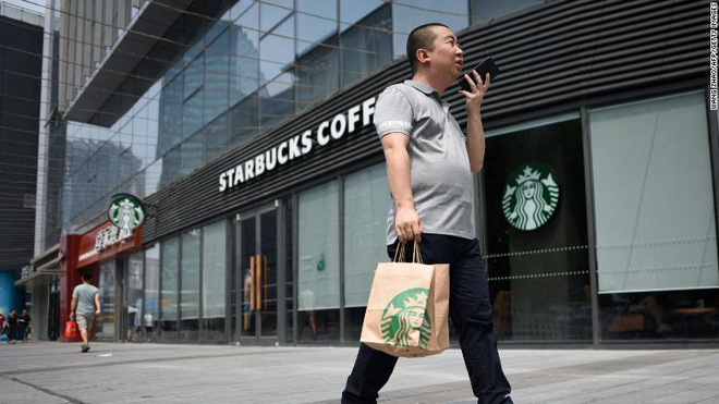 Starbucks đóng cửa hơn 2.000 quán ở Trung Quốc vì virus Vũ Hán - Ảnh 1. Starbucks đóng cửa hơn 2.000 quán ở Trung Quốc vì virus Vũ Hán - Ảnh 1.