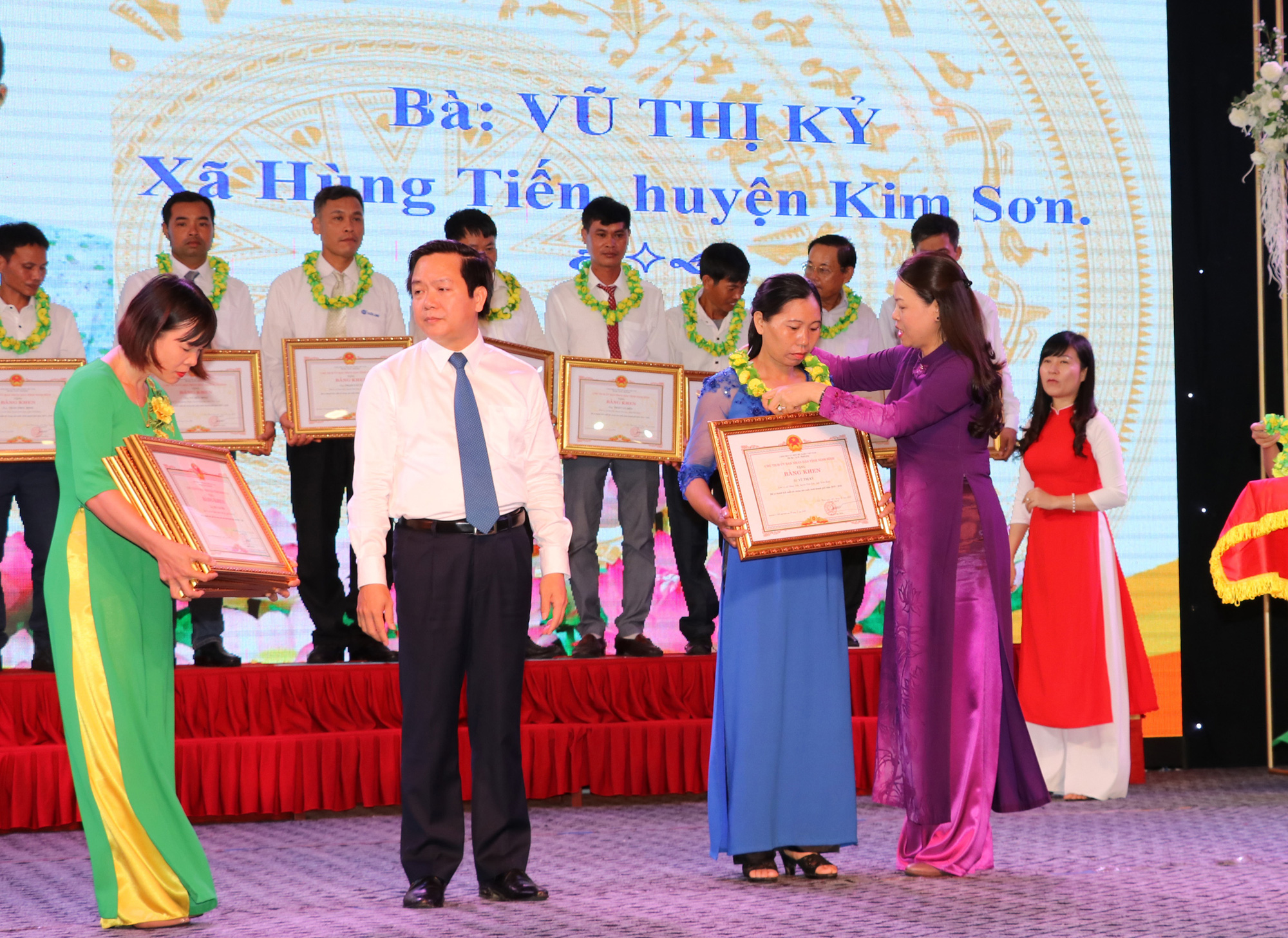Ninh Bình: Biểu dương 141 nông dân sản xuất, kinh doanh giỏi - Ảnh 1.