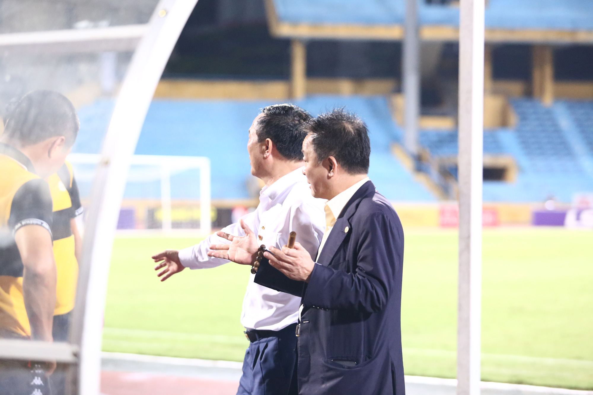 Cha con bầu Hiển gặp riêng BHL Hà Nội FC sau trận hòa tiếc nuối - Ảnh 7.