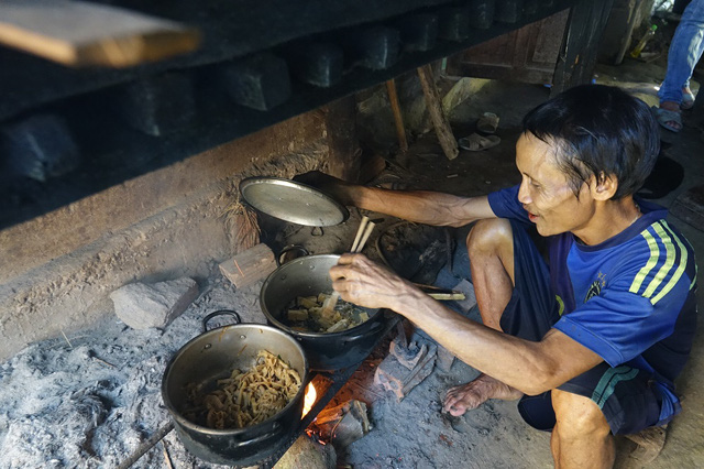 Quảng Ngãi: “Người rừng” Lang sau hơn 7 năm xa rừng giờ thế nào?  - Ảnh 5.