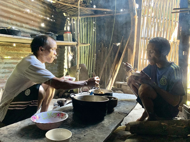 Quảng Ngãi: “Người rừng” Lang sau hơn 7 năm xa rừng giờ thế nào?  - Ảnh 6.
