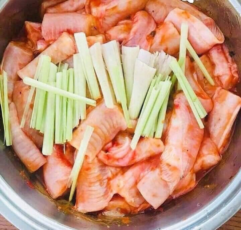 Bình Định: Loài cá da trơn &quot;xấu hết phần thiên hạ&quot;, trông thì chả ra gì nhưng ăn lại rất ra gì - Ảnh 5.