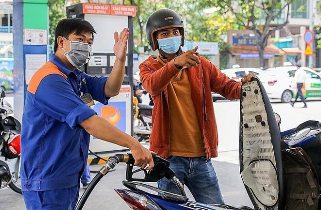 Giá xăng có thể tăng vào ngày mai? - Ảnh 1. Giá xăng có thể tăng vào ngày mai? - Ảnh 1.