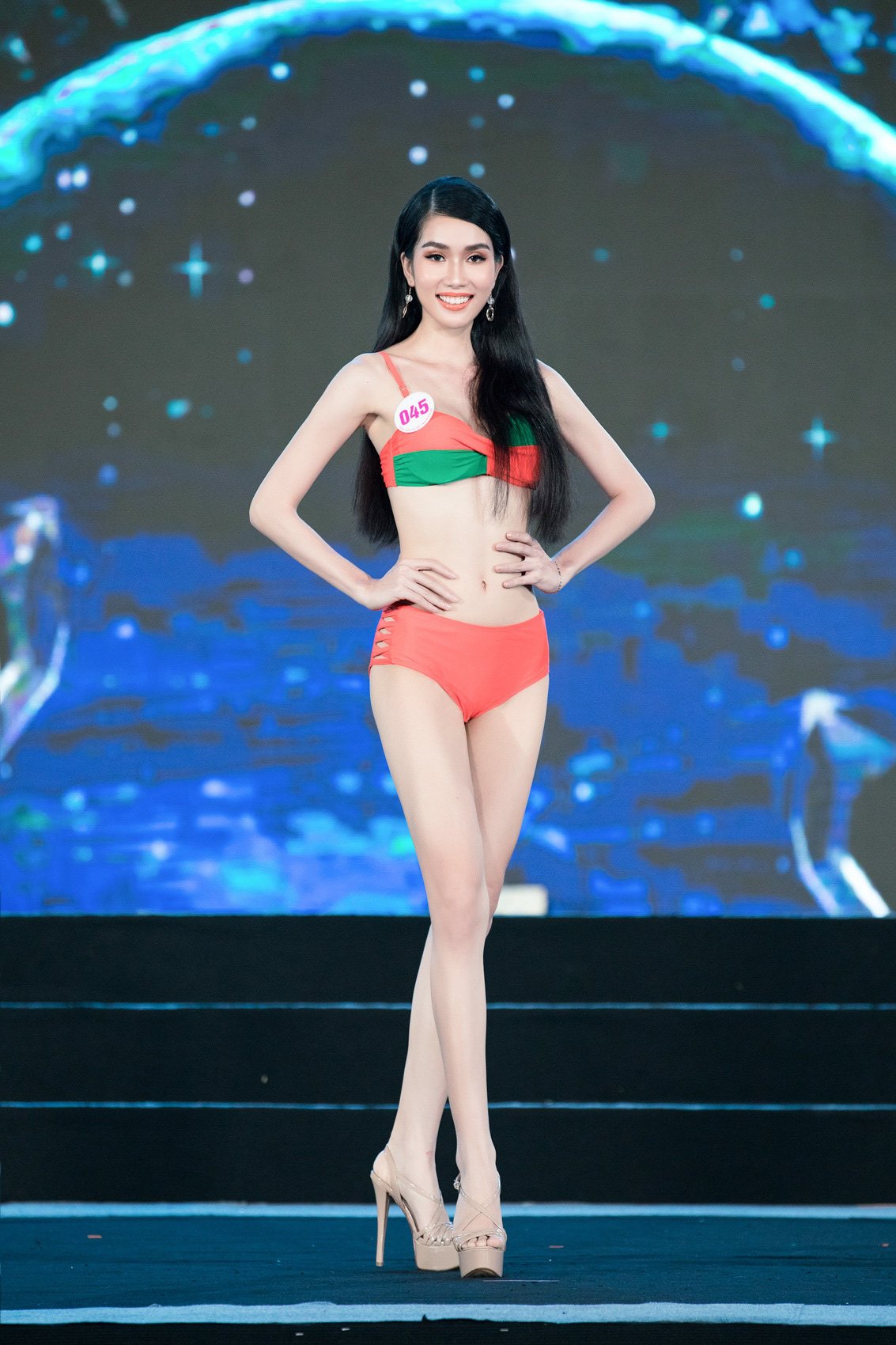 Top 40 mặc bikini quyến rũ &quot;bỏng rẫy&quot; gây &quot;sốt&quot; tại Bán kết Hoa hậu Việt Nam 2020  - Ảnh 9.