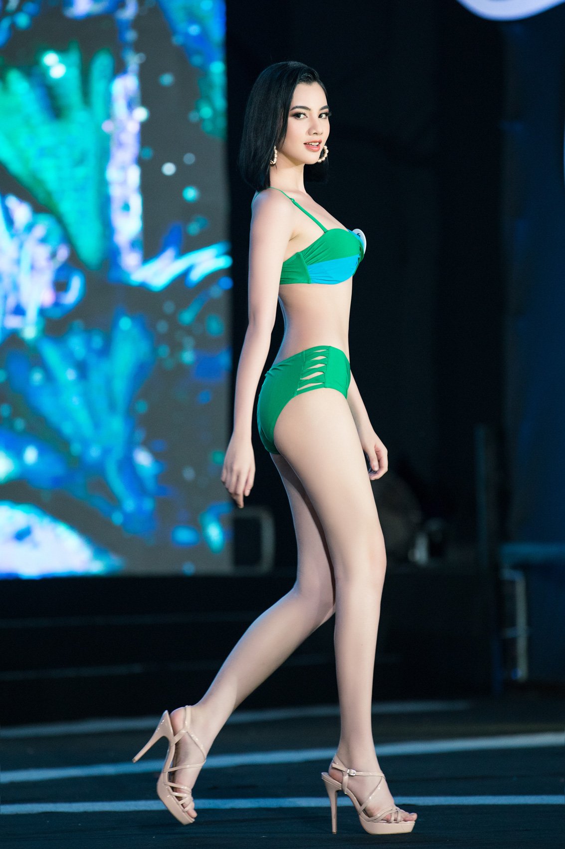 Top 40 mặc bikini quyến rũ &quot;bỏng rẫy&quot; gây &quot;sốt&quot; tại Bán kết Hoa hậu Việt Nam 2020  - Ảnh 4.