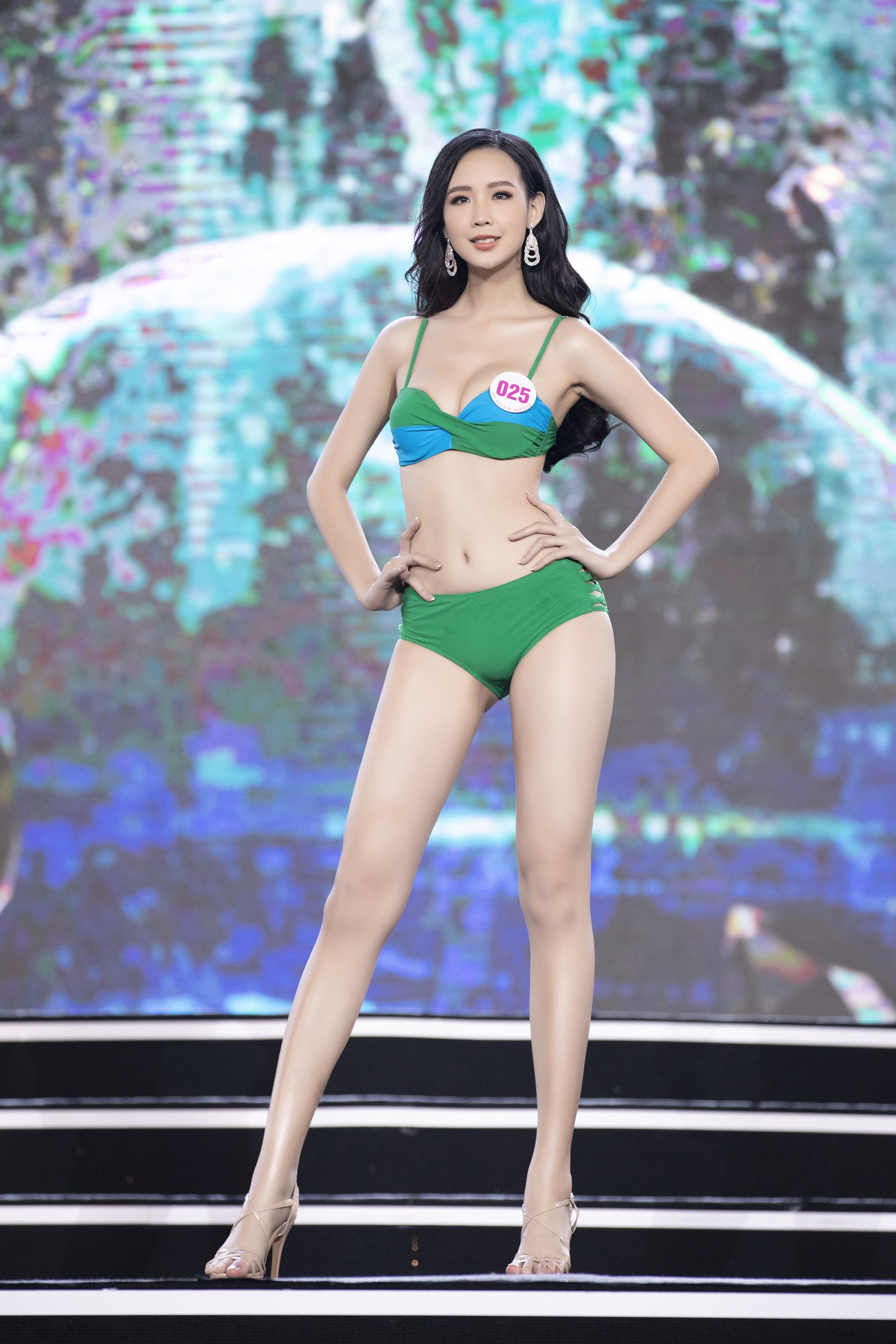 Top 40 mặc bikini quyến rũ &quot;bỏng rẫy&quot; gây &quot;sốt&quot; tại Bán kết Hoa hậu Việt Nam 2020  - Ảnh 1.