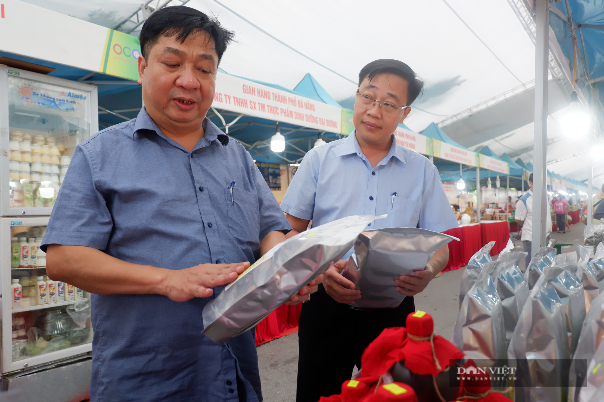 Hà Nội: Quy tụ hàng nghìn sản phẩm nông sản đặc sắc, chỉ toàn là đặc sản, người dân Thủ đô hài lòng  - Ảnh 1.