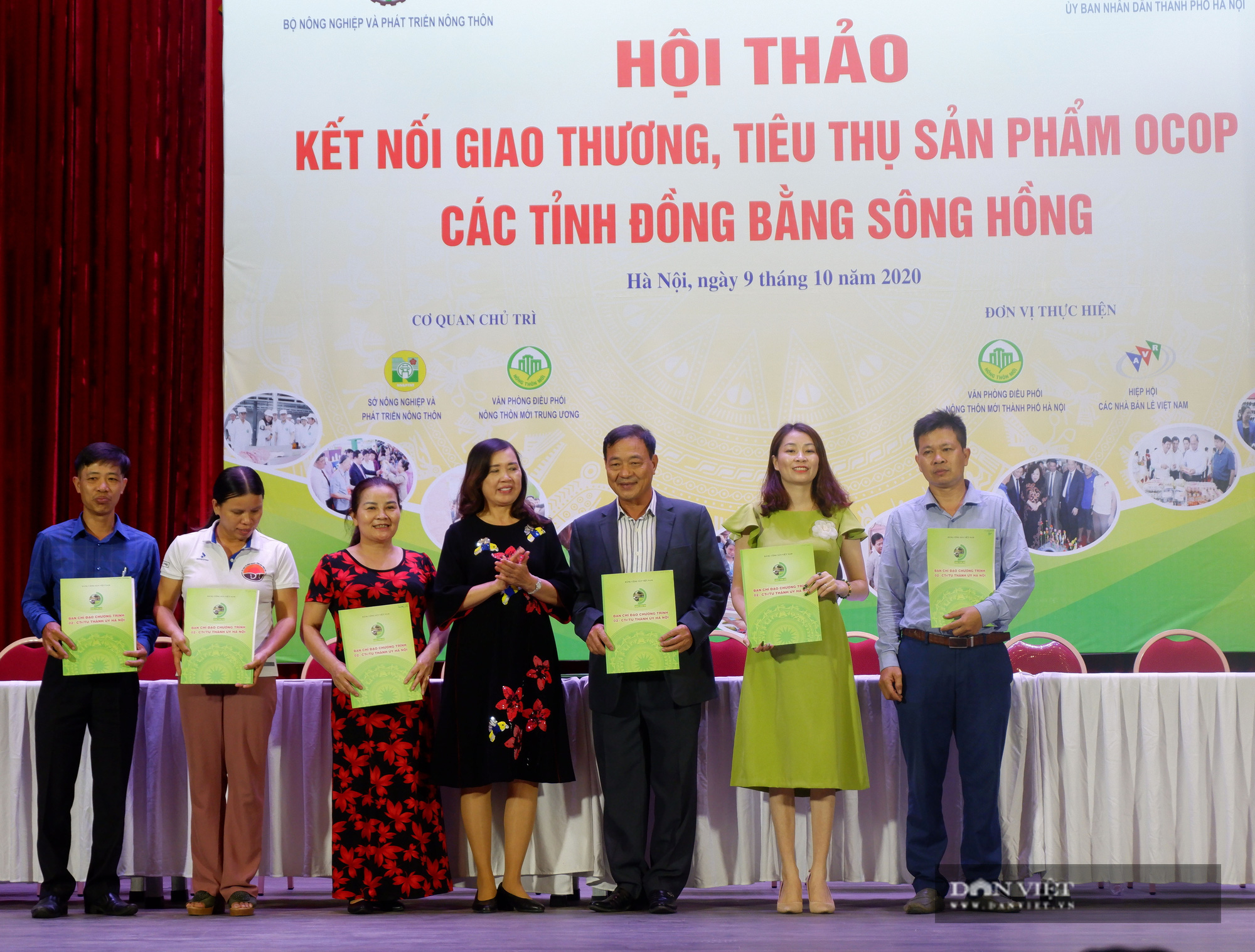 Hà Nội: Quy tụ hàng nghìn sản phẩm nông sản đặc sắc, chỉ toàn là đặc sản, người dân Thủ đô hài lòng  - Ảnh 9.