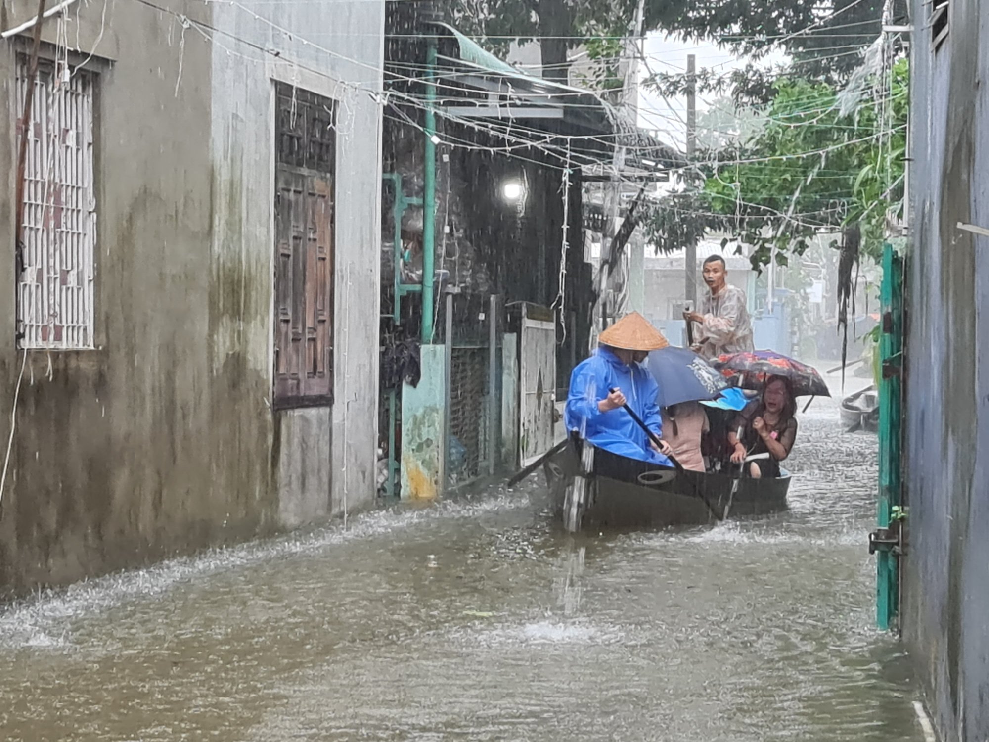 Quảng Nam: Cô bé tên “lụt” sinh ra mùa lụt, đám cưới cũng trúng mùa lụt - Ảnh 4.