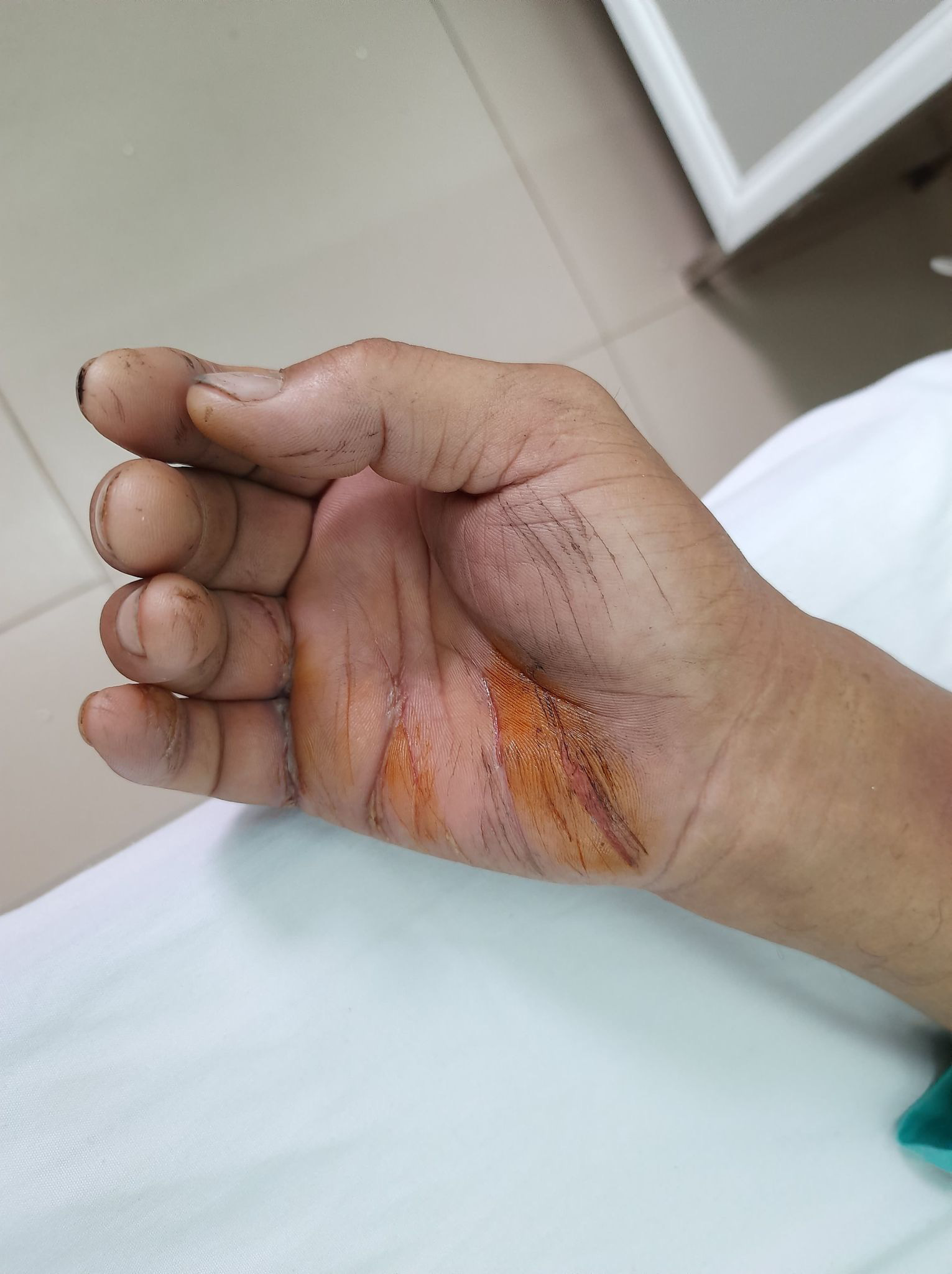 Lời kể của người trên tàu chìm ở Quảng Trị: Đói, rét, cứ tưởng sẽ chết - Ảnh 4.