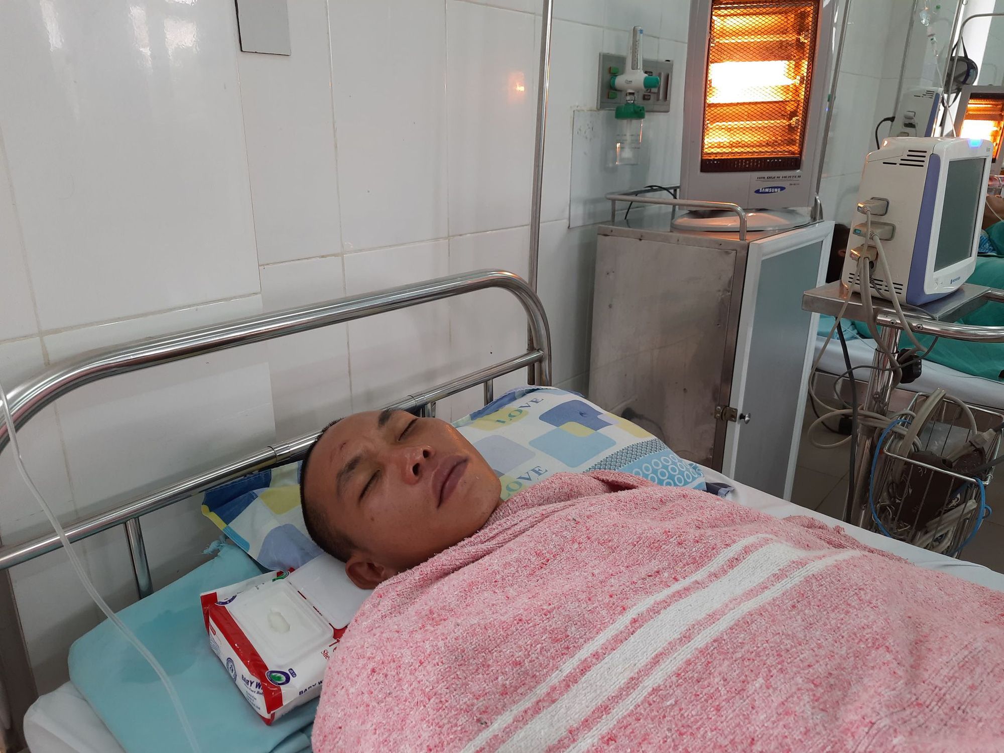 Lời kể của người trên tàu chìm ở Quảng Trị: Đói, rét, cứ tưởng sẽ chết - Ảnh 7.