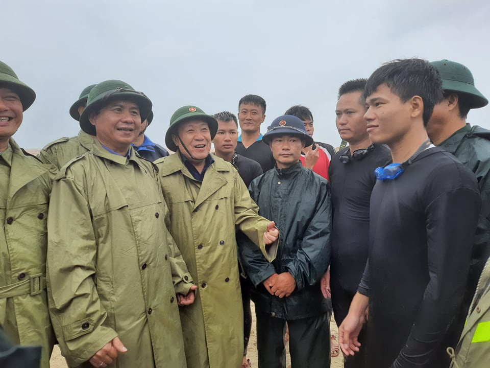 Lời kể của người trên tàu chìm ở Quảng Trị: Đói, rét, cứ tưởng sẽ chết - Ảnh 9.
