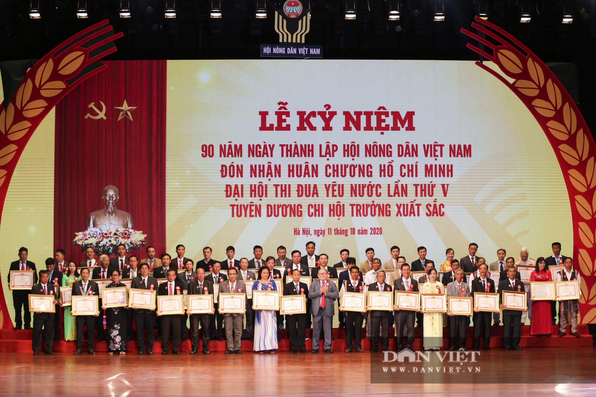 Nhiều nông dân tiêu biểu được Chủ tịch nước tặng thưởng Huân chương lao động - Ảnh 2.