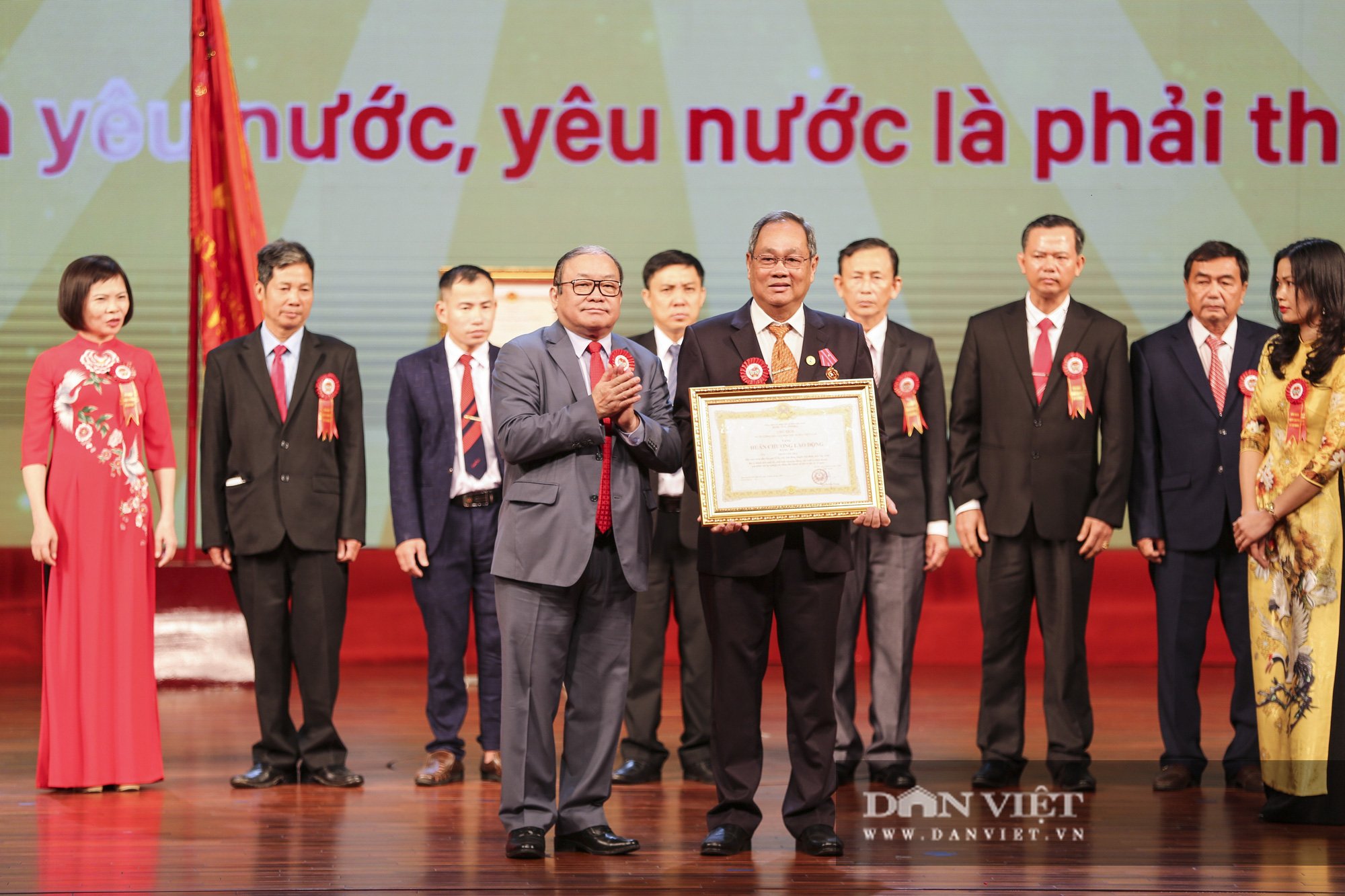 Nhiều nông dân tiêu biểu được Chủ tịch nước tặng thưởng Huân chương lao động - Ảnh 1.