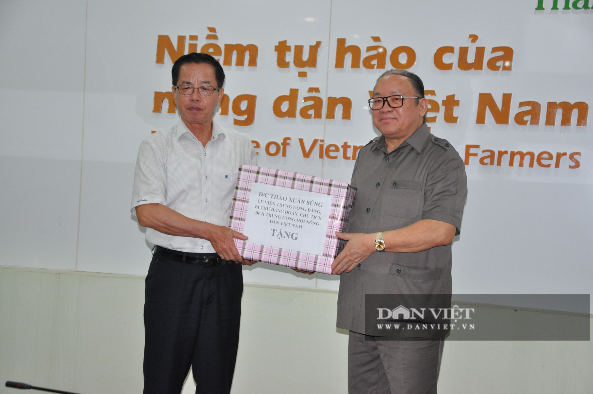 Doanh nhân Trần Mạnh Báo và món quà 35 quả trứng vịt cổ xanh của Chủ tịch Hội Nông dân Việt Nam - Ảnh 2.