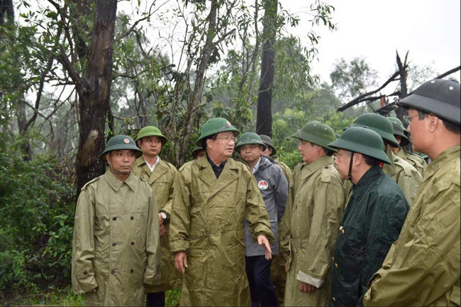 Vụ sạt lở thủy điện vùi lấp nhiều người: 40 công nhân vượt rừng đang bị cô lập  - Ảnh 1.